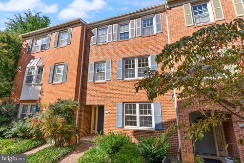 1022 N Cleveland St, ARLINGTON, VA, 22201-2800 | Card Image