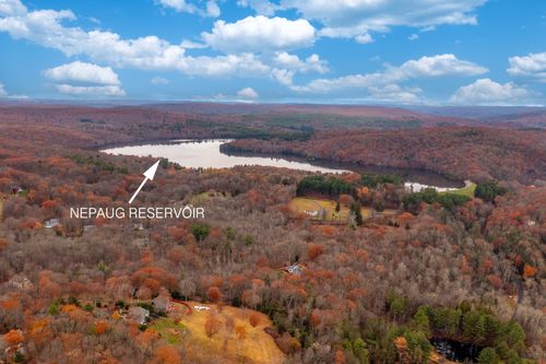 28 Sepous Rd, Avon, CT, 06001-3216 | Card Image