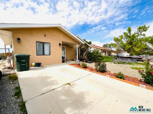 806 Stagecoach Rd, Gallup, NM, 87301-6745 | Card Image
