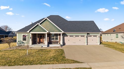 1024 Fountain View Dr, Pella, IA, 50219-7665 | Card Image