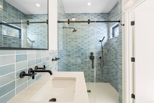 Downstairs bathroom en suite of bedroom | Image 32
