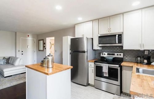 c18-7838 Cowles Mountain Ct, San Diego, CA, 92119-2501 | Card Image
