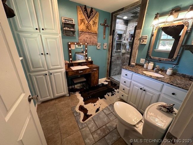 Master bathroom. | Image 35