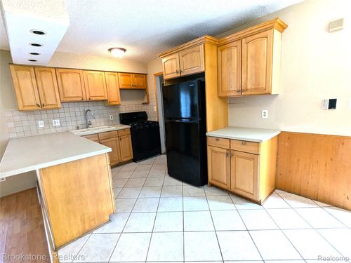 29467 Edward Dr, Inkster, MI, 48141-1032 | Card Image