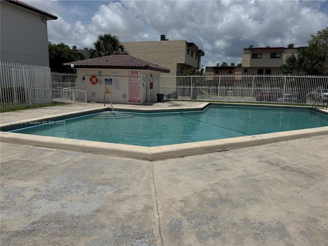 APT-201 - 950 Sw 104 Th Ct, Townhouse with 2 bedrooms, 3 bathrooms and null parking in Miami FL | Image 5
