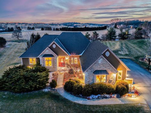 N60W27257 Trappers Run, Sussex, WI, 53089-4704 | Card Image