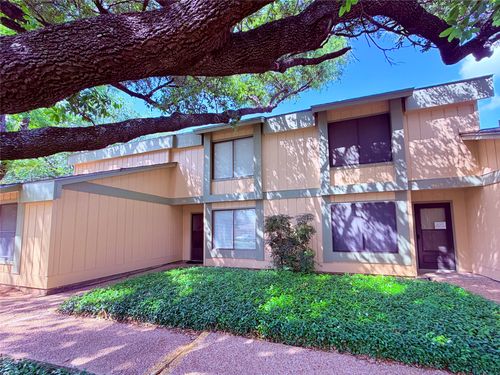 9611 Blue Creek Ln, Austin, TX, 78758-5803 | Card Image