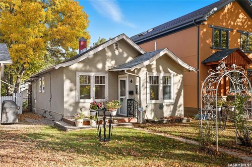 912 5th Ave N, Saskatoon, SK, S7K2S1 | Card Image