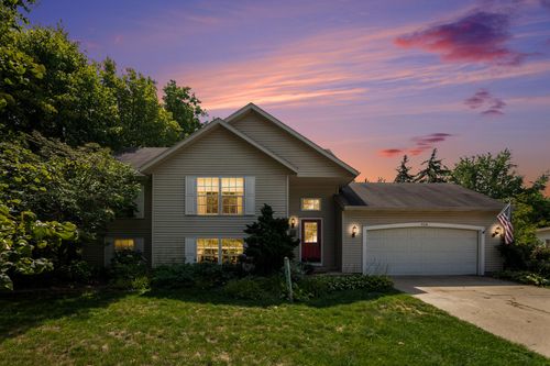 924 E 12th St, Holland, MI, 49423-3869 | Card Image