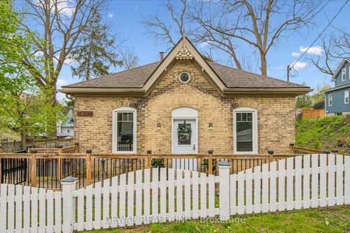 41 Crombie St, Cambridge, ON, N1S1Y5 | Card Image