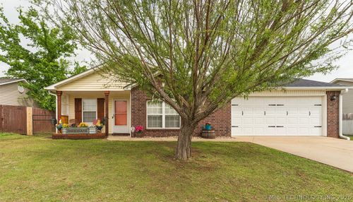 1108 W 23rd St, Claremore, OK, 74017-1043 | Card Image