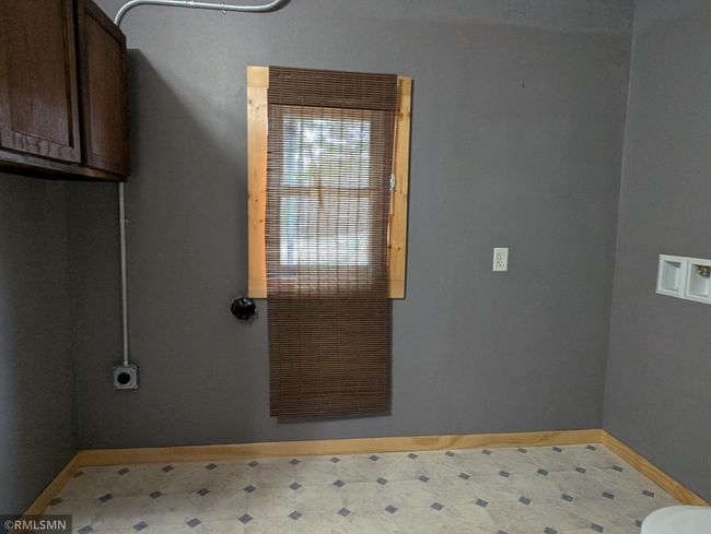 washer and dryer hookups | Image 42