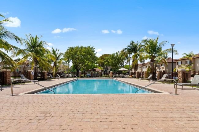 21937 Sw 88 Th Path, Townhouse with 3 bedrooms, 3 bathrooms and null parking in Cutler Bay FL | Image 21