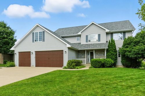 4206 Knoll Ridge Dr, Cedar Falls, IA, 50613-7526 | Card Image