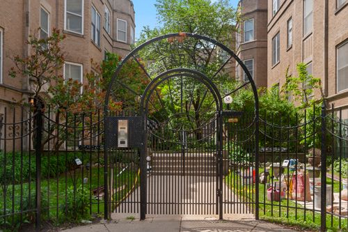 1n-1319 W Fargo Ave, CHICAGO, IL, 60626-1855 | Card Image