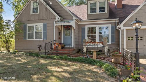 1109 N Washington St, Nevada, MO, 64772-1464 | Card Image