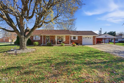 8143 E Crescent Dr, Seymour, IN, 47274-9204 | Card Image