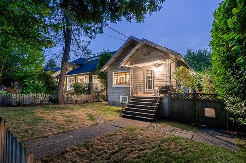 1408 Edinburgh St, New Westminster, BC, V3M2W4 | Card Image