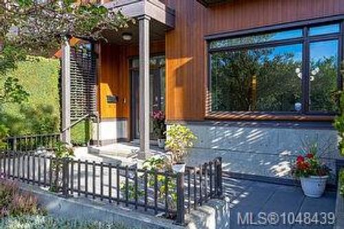 2-1696 Pear St, Victoria, BC, V8P2A6 | Card Image
