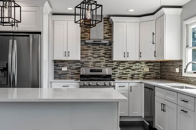 105 Roxborough Pl, Home with 4 bedrooms, 3 bathrooms and 2 parking in Inverness IL | Image 4