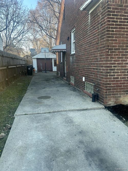 12541 Camden St, Detroit, MI, 48213-1838 | Card Image