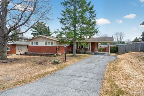 32 Bowmoor Ave, Nepean, ON, K2E6M4 | Card Image