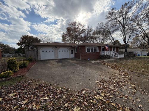 204 Park Ln, Clarksville, TN, 37042-4048 | Card Image
