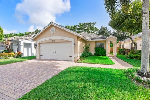 8821 Lake Park Cir N, Davie, FL, 33328-7011 | Card Image