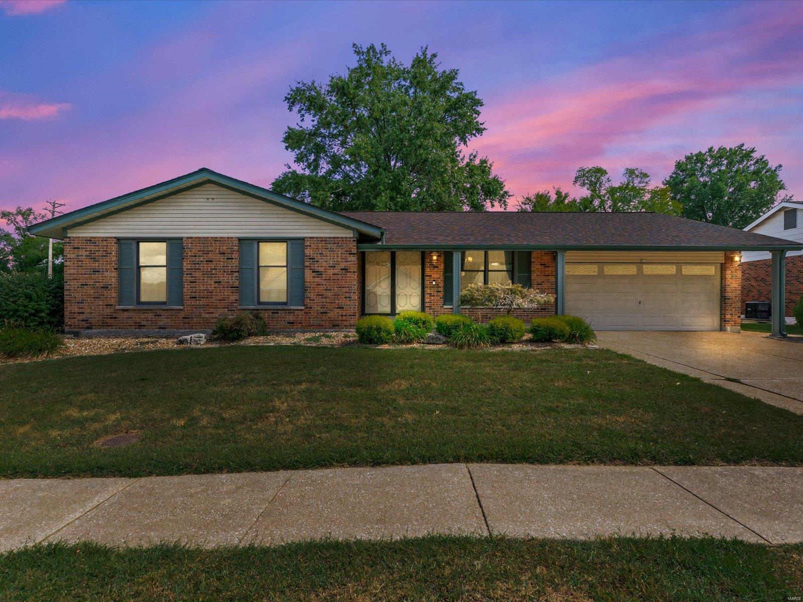 Rue DE Renard , Florissant, MO 63034