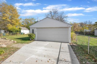 23036 Rausch Avenue, Home with 2 bedrooms, 2 bathrooms and null parking in Eastpointe MI | Image 3