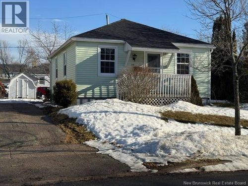 379 Mansfield St, Saint John, NB, E2M2Z9 | Card Image