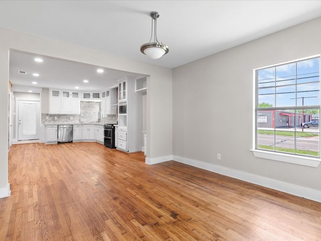 1001 W Lampasas St, House other with 3 bedrooms, 2 bathrooms and null parking in Ennis TX | Image 7