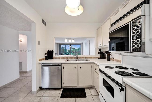 APT-304 - 1911 Sabal Palm Dr, Condo with 2 bedrooms, 2 bathrooms and null parking in Davie FL | Image 45
