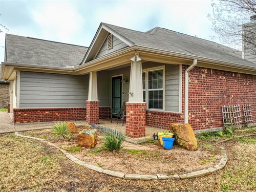 933 Heston Cir, Robinson, TX, 76706-7517 | Card Image