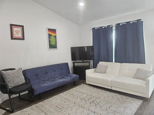 apt-303-6409 Burns St, Austin, TX, 78752-4057 | Card Image