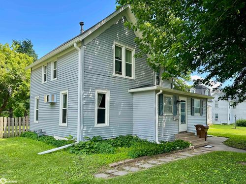 818 Summer St, Grinnell, IA, 50112-2137 | Card Image