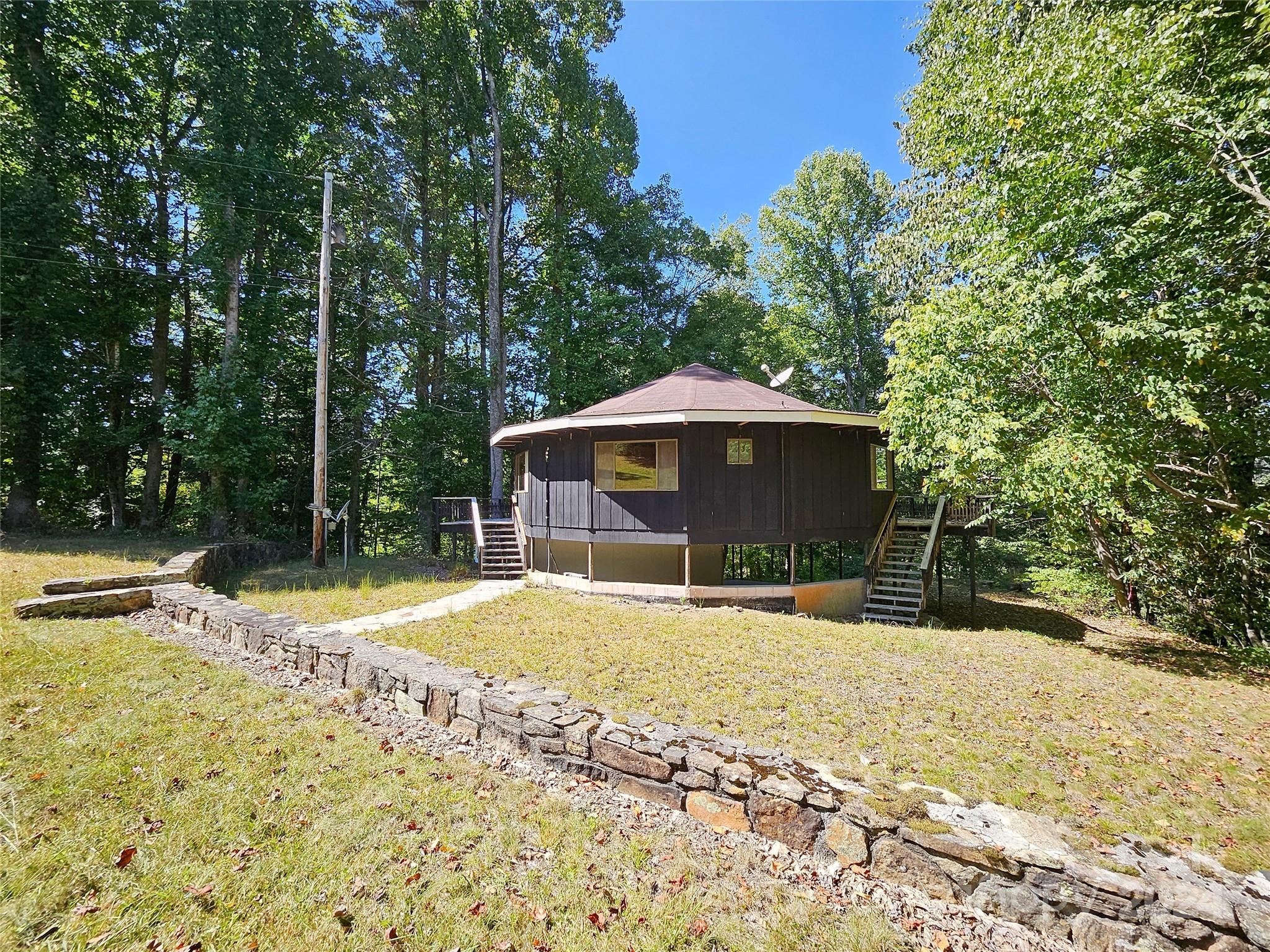Lucille Ln, Green Mountain, NC 28740