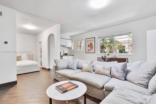 apt-a105-359 Meridian Ave, Miami Beach, FL, 33139-8705 | Card Image