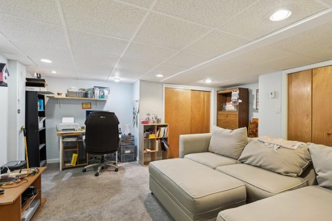 Office space with carpet | Image 25