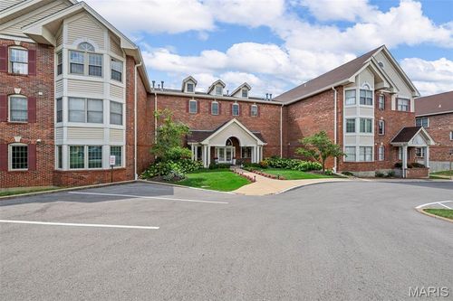 apt-103-561 Sarah Ln, Saint Louis, MO, 63141-5601 | Card Image