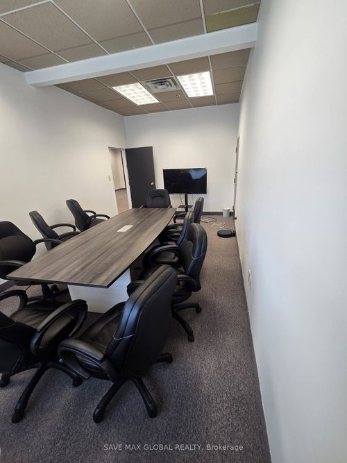 302-1601 River Rd E, Kitchener, ON, N2A3Y4 | Card Image