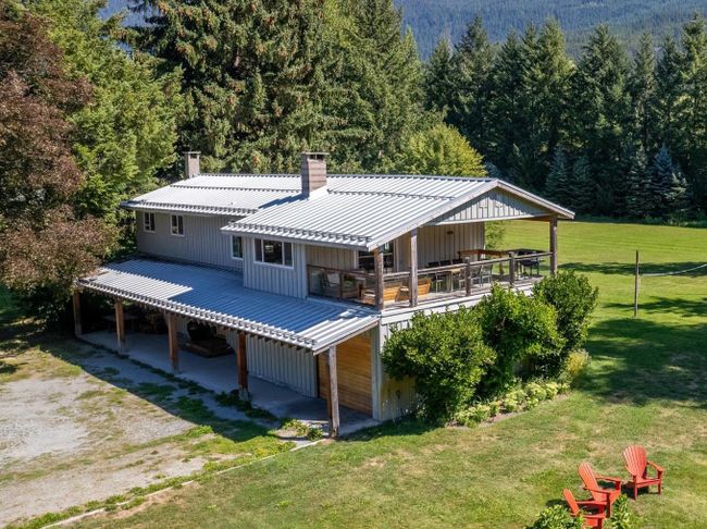 7702 Guthrie Road, House other with 5 bedrooms, 2 bathrooms and 1 parking in Pemberton BC | Image 3
