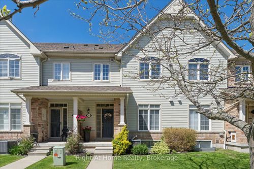 17 Wicker Park Way, Whitby, ON, L1R0C8 | Card Image