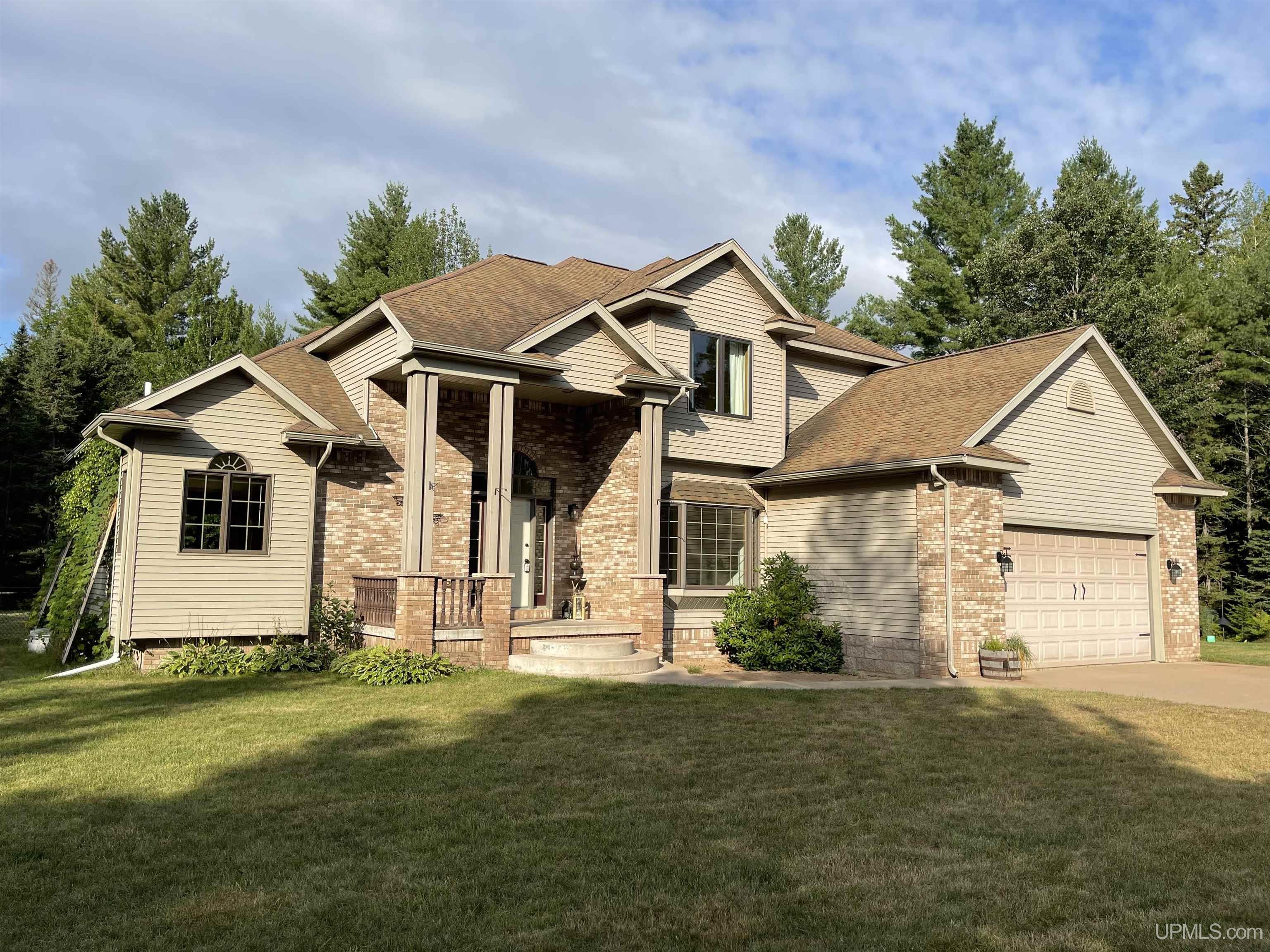 Wintergreen Trl, Marquette, MI 49855