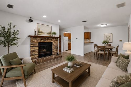 25-4829 86th St, Urbandale, IA, 50322-1093 | Card Image