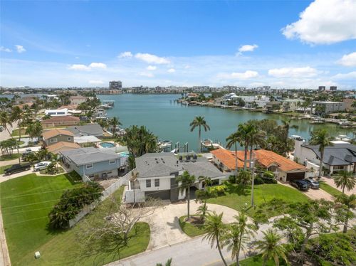 900 79th St S, St Petersburg, FL, 33707-2713 | Card Image