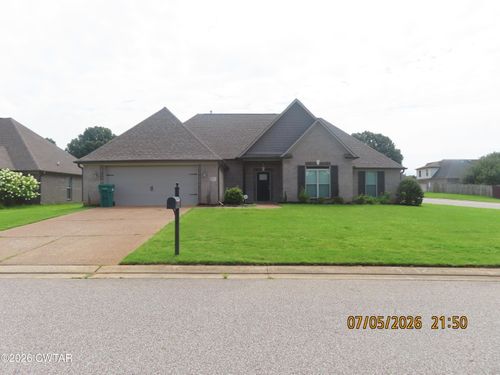 8 Garrison Dr, Jackson, TN, 38305-3153 | Card Image