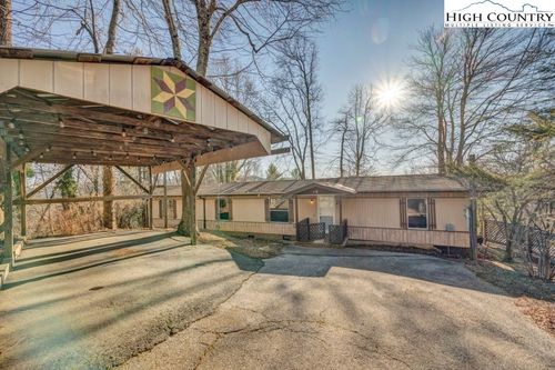 425 Jefferson Dr, West Jefferson, NC, 28694-7246 | Card Image