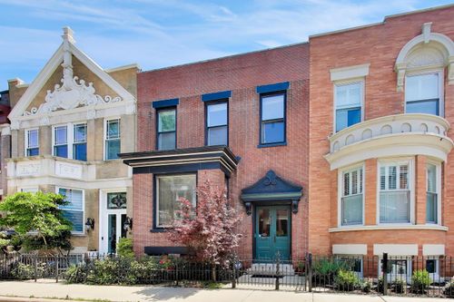 3807 N Alta Vista Ter, Chicago, IL, 60613-2907 | Card Image