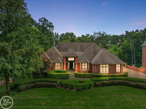5034 Deer Creek Circle N. Drive, Washington Township, MI, 48094 | Card Image